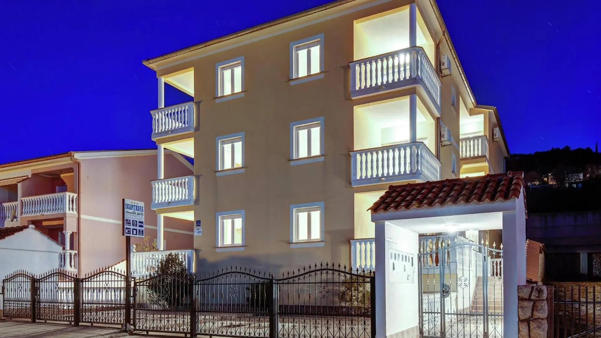 Spacious Apartment In Dramalj With Swimming Pool